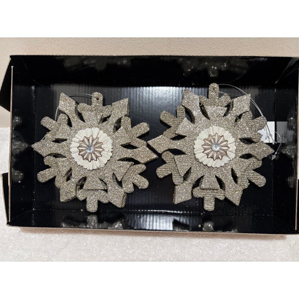 Snowflake Christmas Decorations Ornaments Silver Dillards Trimmings Vtg Lot of 2 - Picture 4 of 9